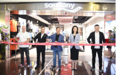 百年跑步品牌Saucony索康尼着陆上海