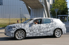 2022 Mercedes EQE SUV首次展示其高科技内饰