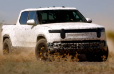 Rivian R1T承诺在各种表面上都具有出色的处理能力