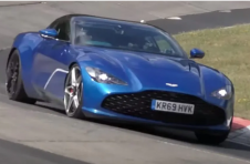 观看2021年阿斯顿·马丁DBS GT Zagato的节奏