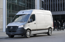 £51,950的Mercedes-Benz eSprinter Electric Van可提供96英里的续航里程