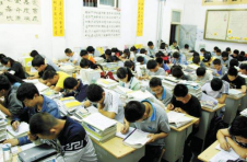 去读这所上海高考复读学校，报名竟然要靠“抢”