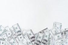 7月末外储规模升至32359亿美元