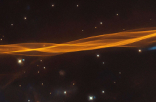哈勃在深空发现死星，导致橙色冲击波