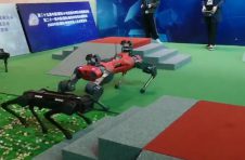 “机器狗”亮相上海展会，用途广泛，还能当宠物狗