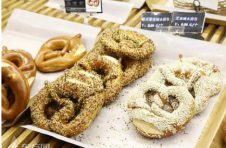 德式碱水面包广受推崇 城市超市2020巴伐利亚美食节开幕
