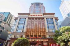 上海这家百年粤菜馆大厨说：要学烧菜，先学做人
