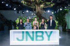   JNBY 2021“共生温室”快闪创意展开幕仪式启幕