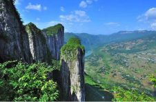 湖北“地缝中”的村落，进村先走1520级台阶，美景不输恩施大峡谷